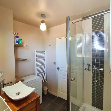 Parvis : Calme, Vue, Elegant, Spacieux, Securise Et Apartament *