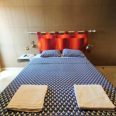 Apartament Parvis : Calme, Vue, Elegant, Spacieux, Securise Et *