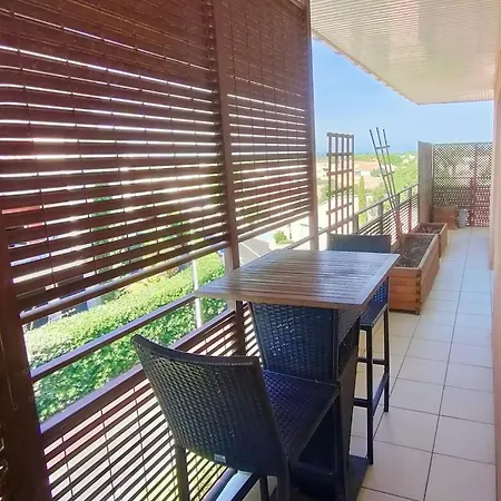 Apartament Parvis : Calme, Vue, Elegant, Spacieux, Securise Et